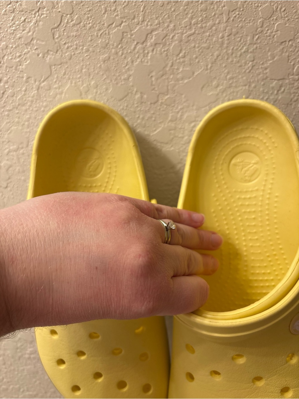 CROCS x Walt Disney World EXCLUSIVE Adult Yellow Clog Mens 8 (or women’s 10) - Picture 3 of 7